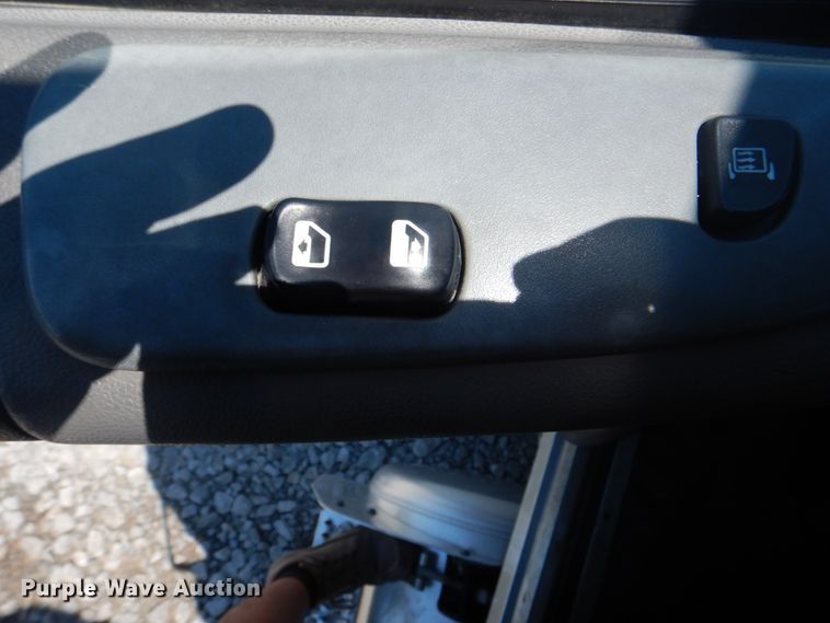 image for item HT9302 2014 Peterbilt 337  box truck