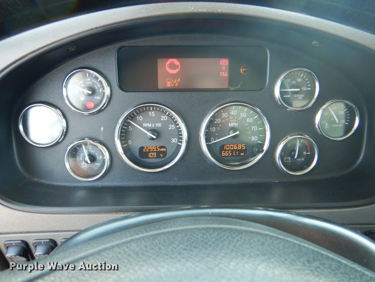 image for item HT9302 2014 Peterbilt 337  box truck