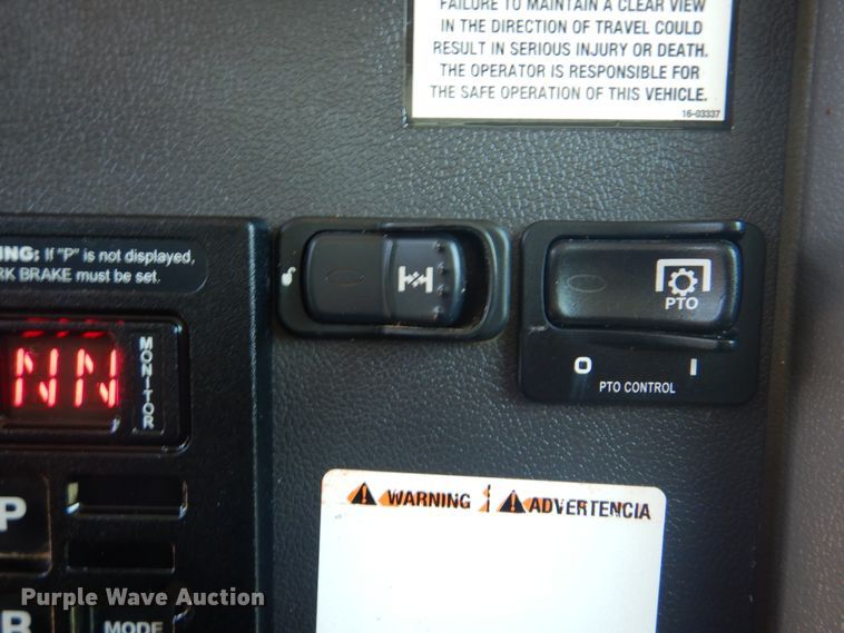 image for item HT9302 2014 Peterbilt 337  box truck