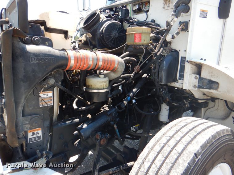 image for item HT9302 2014 Peterbilt 337  box truck