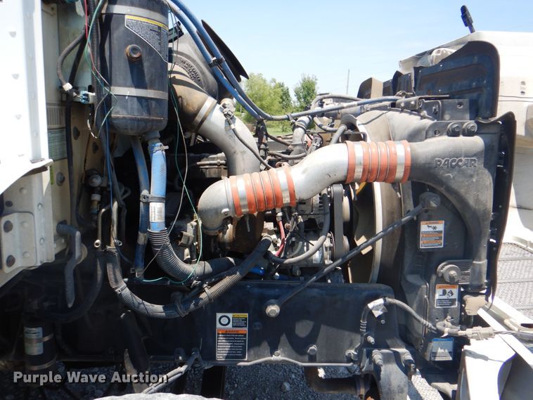 image for item HT9302 2014 Peterbilt 337  box truck