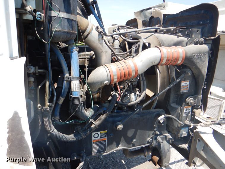 image for item HT9302 2014 Peterbilt 337  box truck