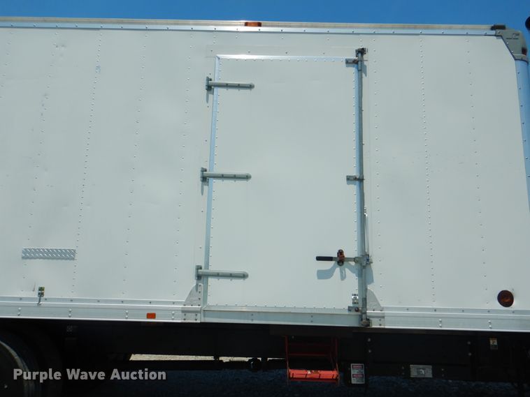 image for item HT9302 2014 Peterbilt 337  box truck