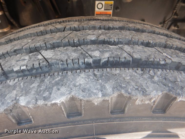 image for item HT9302 2014 Peterbilt 337  box truck