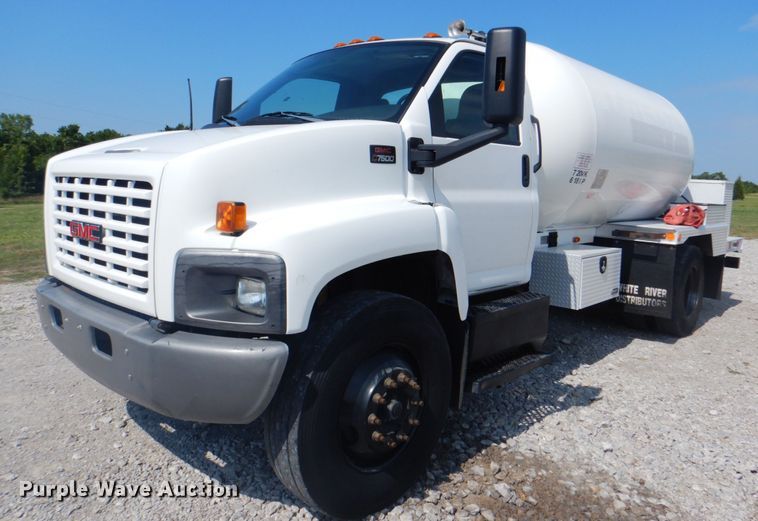 image for item HT9307 2009 GMC C7500  fuel truck
