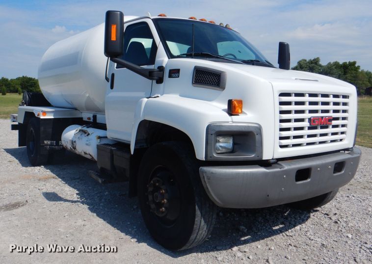 image for item HT9307 2009 GMC C7500  fuel truck