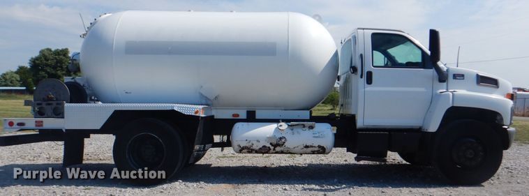 image for item HT9307 2009 GMC C7500  fuel truck