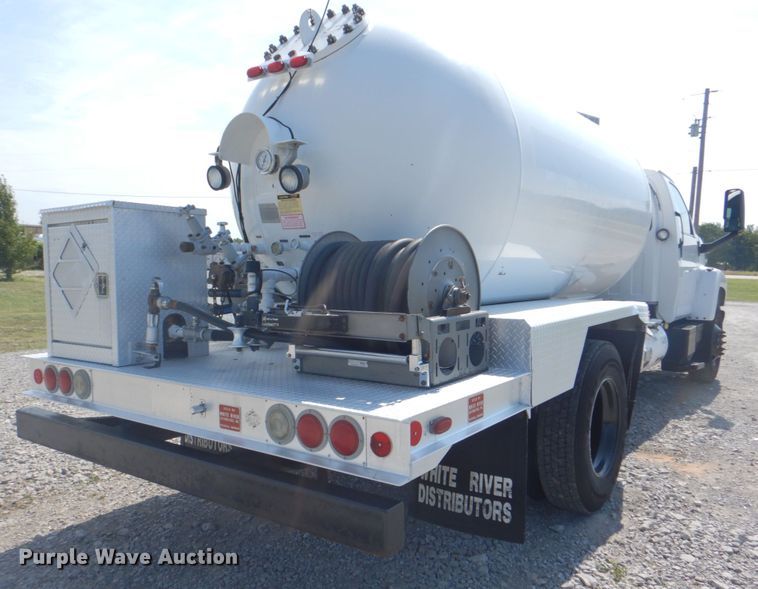 image for item HT9307 2009 GMC C7500  fuel truck