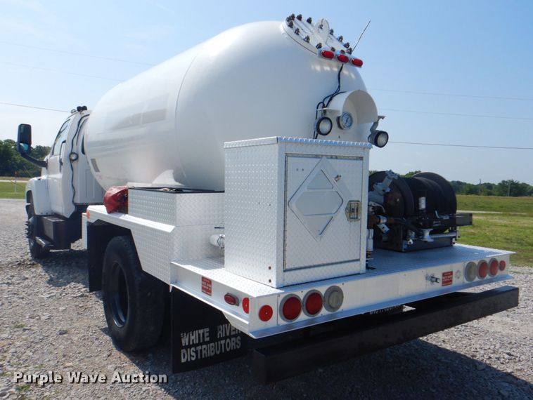 image for item HT9307 2009 GMC C7500  fuel truck