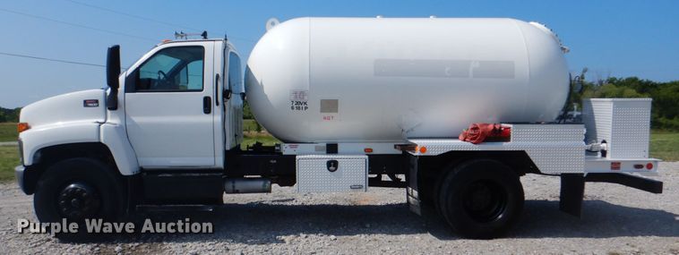 image for item HT9307 2009 GMC C7500  fuel truck