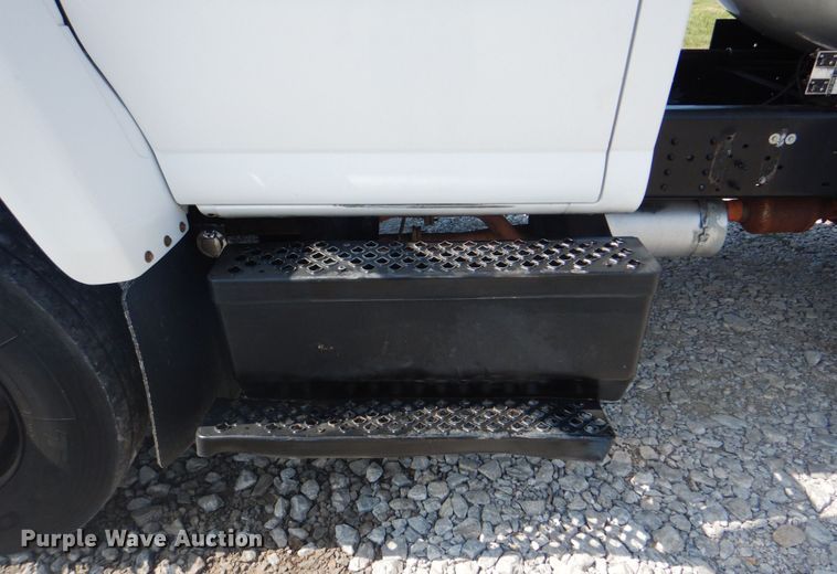 image for item HT9307 2009 GMC C7500  fuel truck