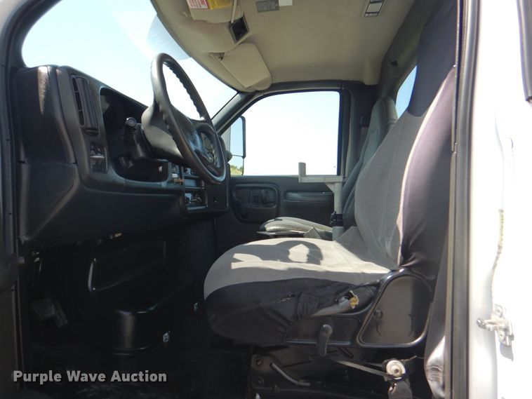 image for item HT9307 2009 GMC C7500  fuel truck