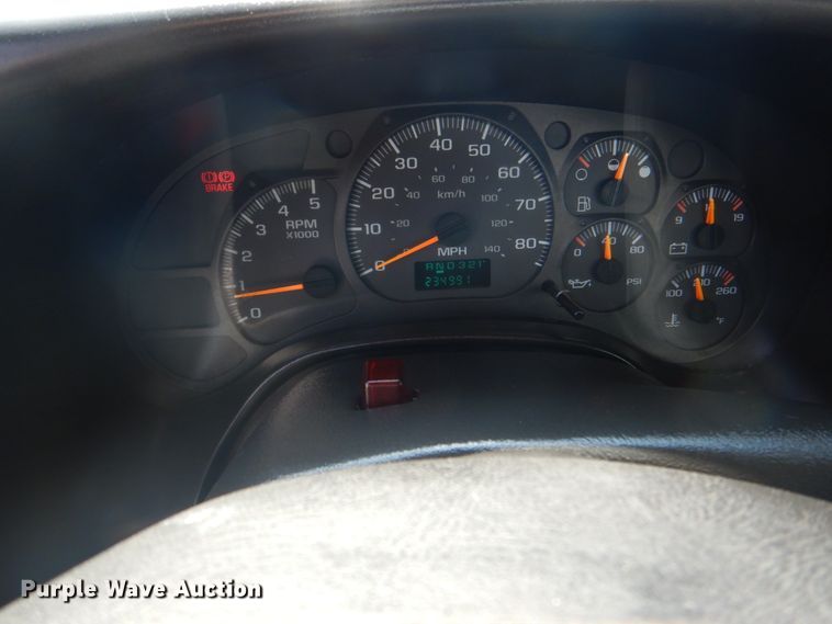 image for item HT9307 2009 GMC C7500  fuel truck