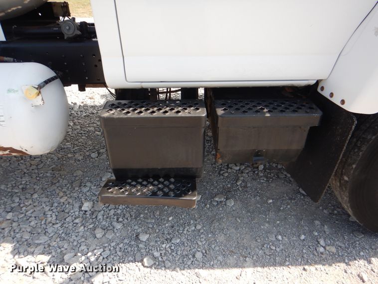 image for item HT9307 2009 GMC C7500  fuel truck