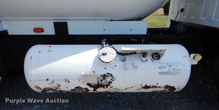 image for item HT9307 2009 GMC C7500  fuel truck