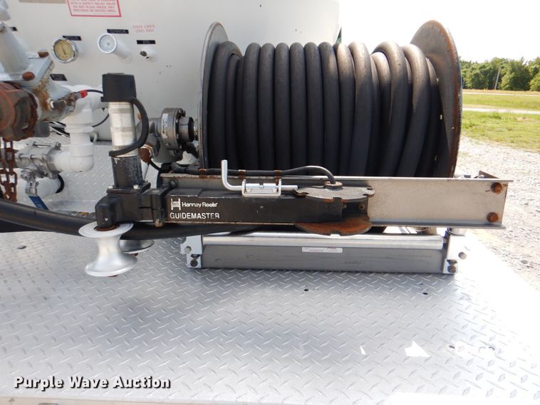 image for item HT9307 2009 GMC C7500  fuel truck