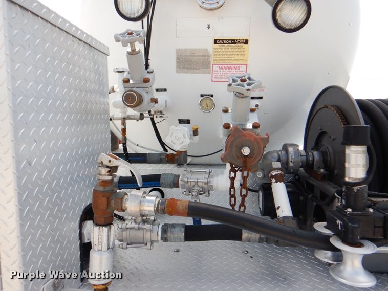 image for item HT9307 2009 GMC C7500  fuel truck