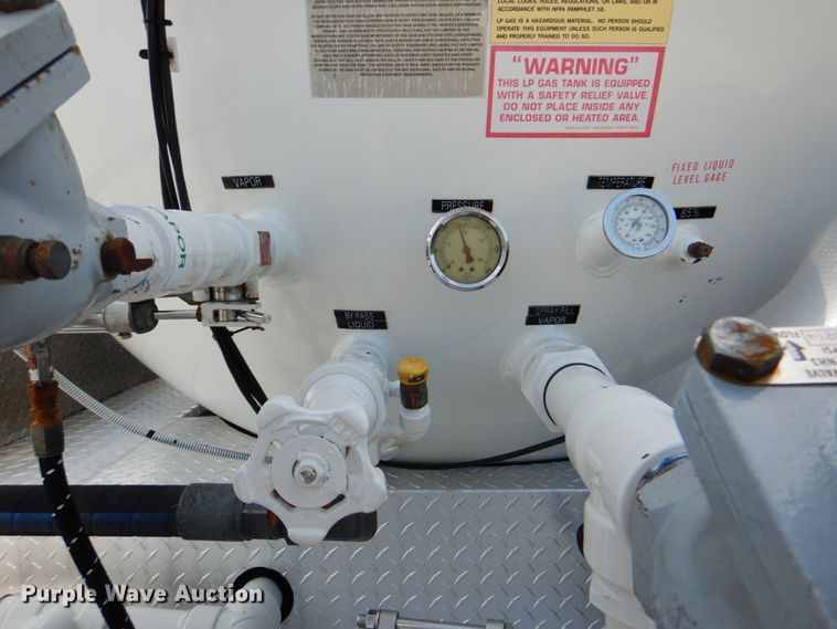 image for item HT9307 2009 GMC C7500  fuel truck