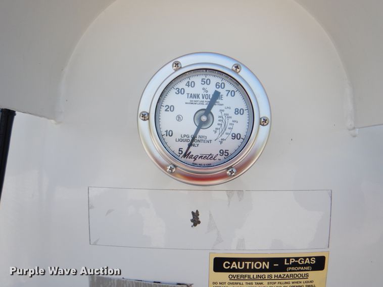 image for item HT9307 2009 GMC C7500  fuel truck