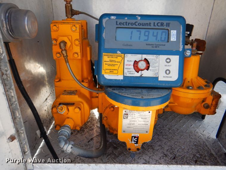 image for item HT9307 2009 GMC C7500  fuel truck