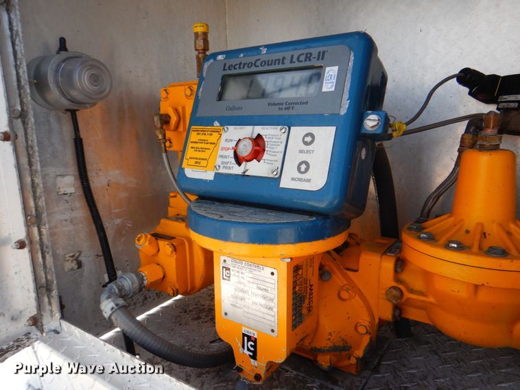 image for item HT9307 2009 GMC C7500  fuel truck