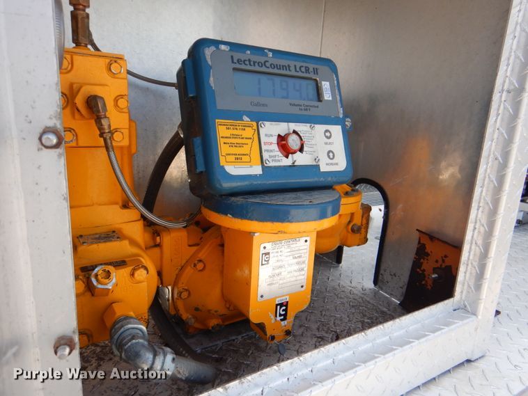 image for item HT9307 2009 GMC C7500  fuel truck