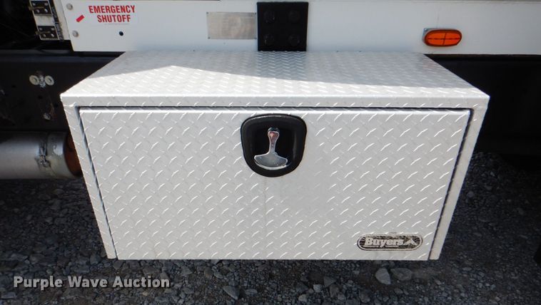 image for item HT9307 2009 GMC C7500  fuel truck