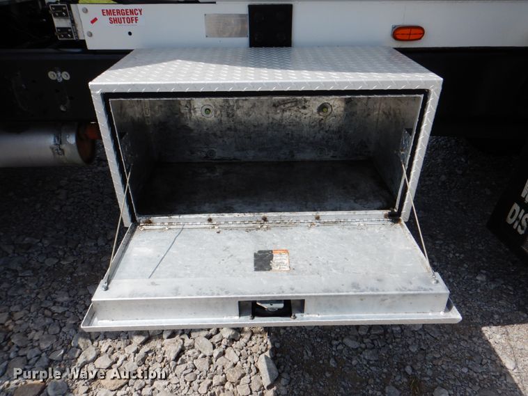 image for item HT9307 2009 GMC C7500  fuel truck