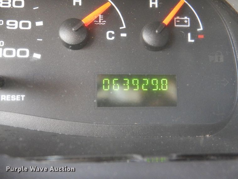 image for item HT9310 2006 Ford E450 Super Duty  shuttle bus