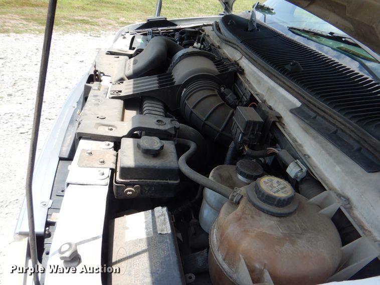 image for item HT9310 2006 Ford E450 Super Duty  shuttle bus