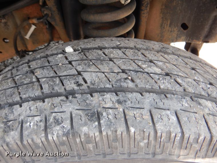 image for item HT9310 2006 Ford E450 Super Duty  shuttle bus