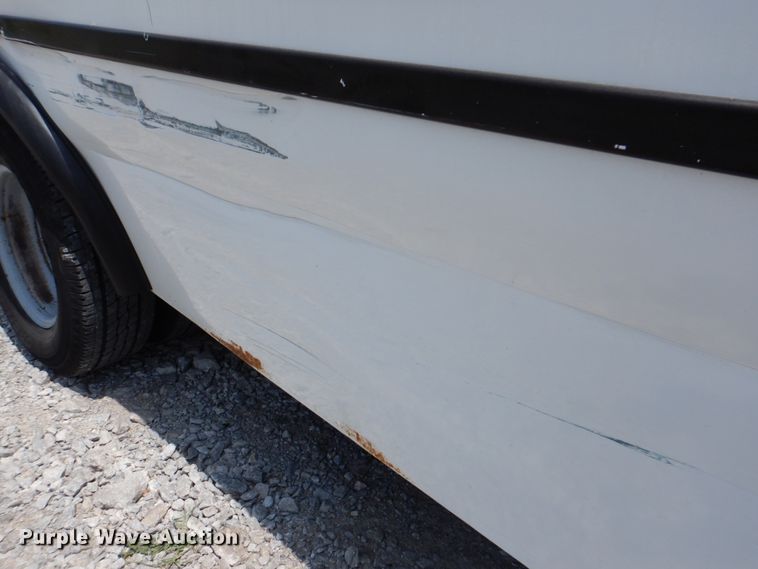 image for item HT9310 2006 Ford E450 Super Duty  shuttle bus