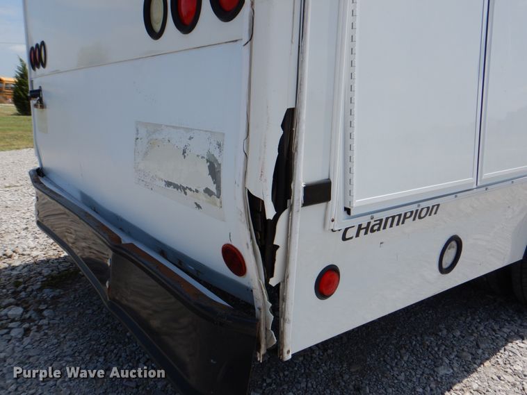 image for item HT9310 2006 Ford E450 Super Duty  shuttle bus