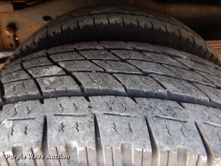 image for item HT9310 2006 Ford E450 Super Duty  shuttle bus