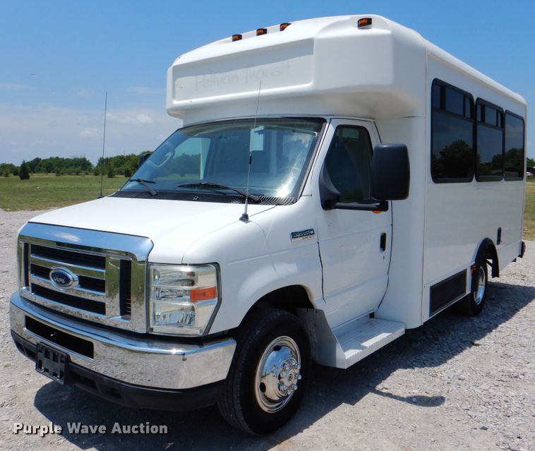 image for item HT9314 2010 Ford E350 Super Duty  shuttle bus