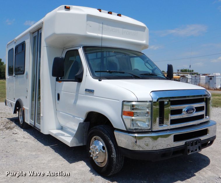 image for item HT9314 2010 Ford E350 Super Duty  shuttle bus