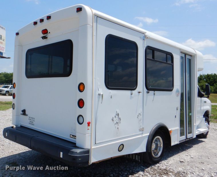 image for item HT9314 2010 Ford E350 Super Duty  shuttle bus