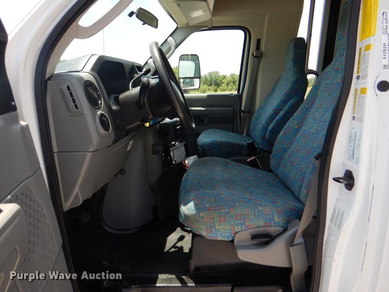 image for item HT9314 2010 Ford E350 Super Duty  shuttle bus