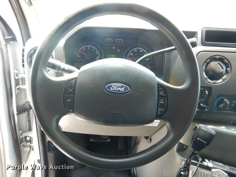 image for item HT9314 2010 Ford E350 Super Duty  shuttle bus