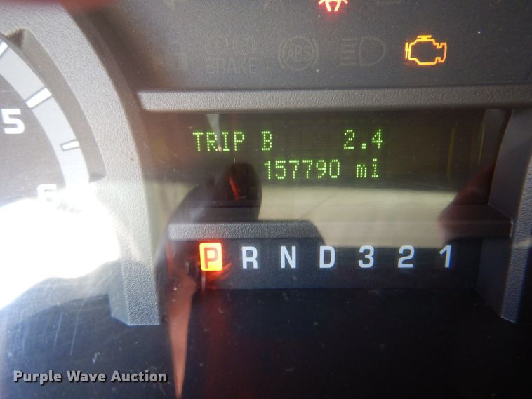 image for item HT9314 2010 Ford E350 Super Duty  shuttle bus