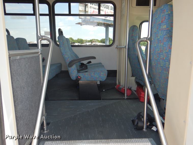 image for item HT9314 2010 Ford E350 Super Duty  shuttle bus