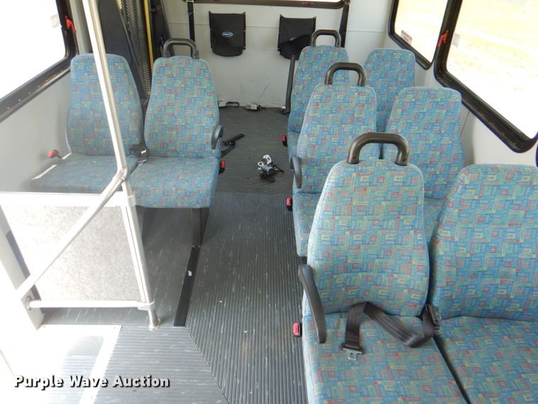 image for item HT9314 2010 Ford E350 Super Duty  shuttle bus