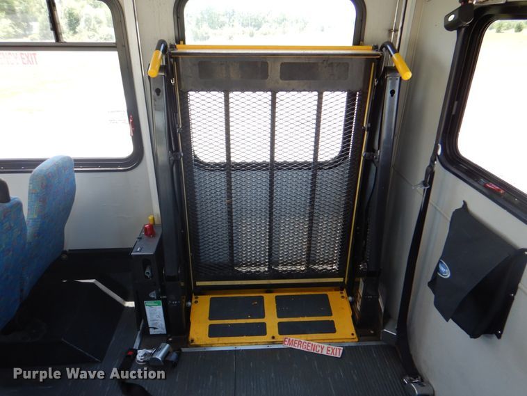 image for item HT9314 2010 Ford E350 Super Duty  shuttle bus