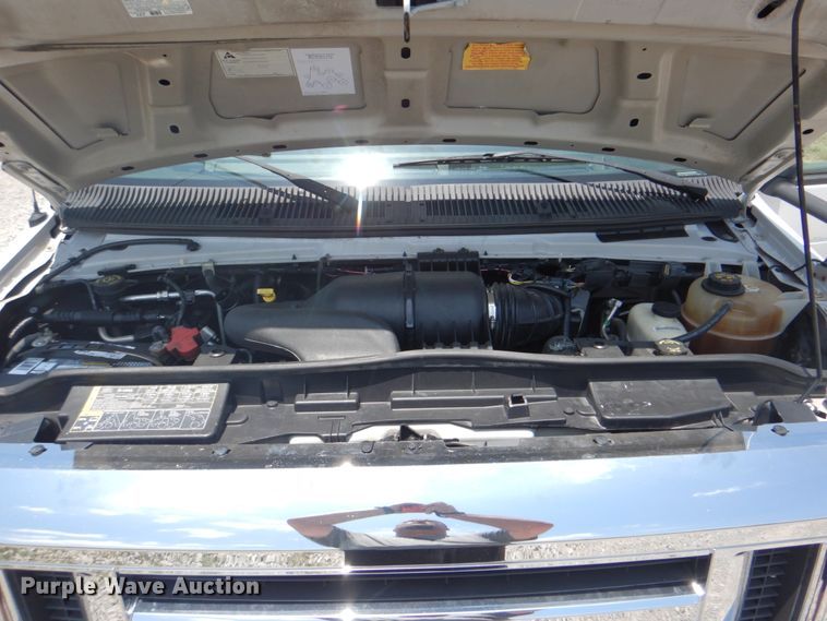 image for item HT9314 2010 Ford E350 Super Duty  shuttle bus