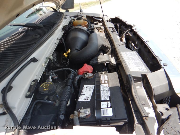 image for item HT9314 2010 Ford E350 Super Duty  shuttle bus