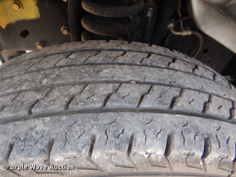 image for item HT9314 2010 Ford E350 Super Duty  shuttle bus