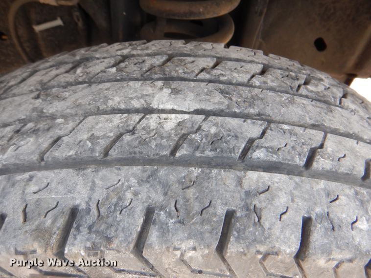 image for item HT9314 2010 Ford E350 Super Duty  shuttle bus