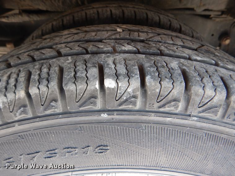 image for item HT9314 2010 Ford E350 Super Duty  shuttle bus