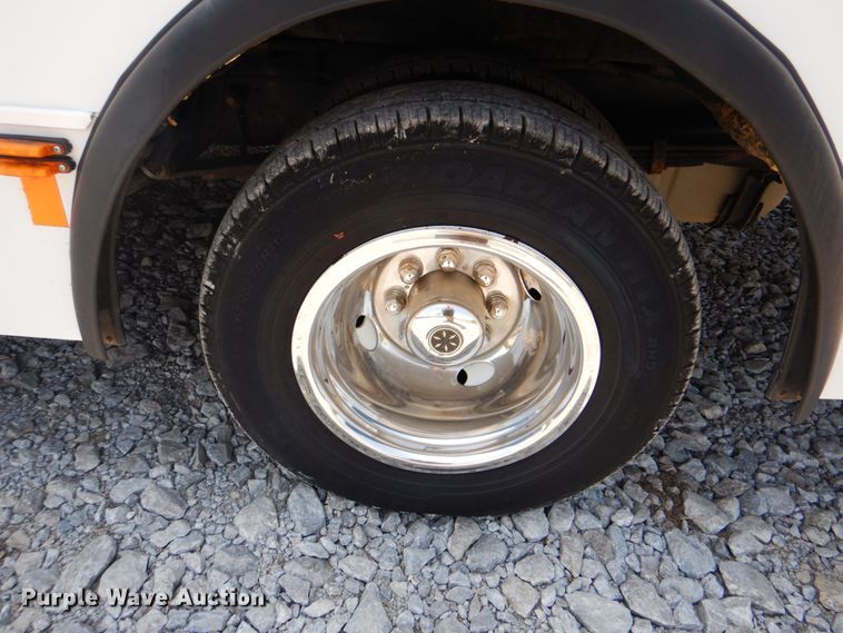 image for item HT9314 2010 Ford E350 Super Duty  shuttle bus