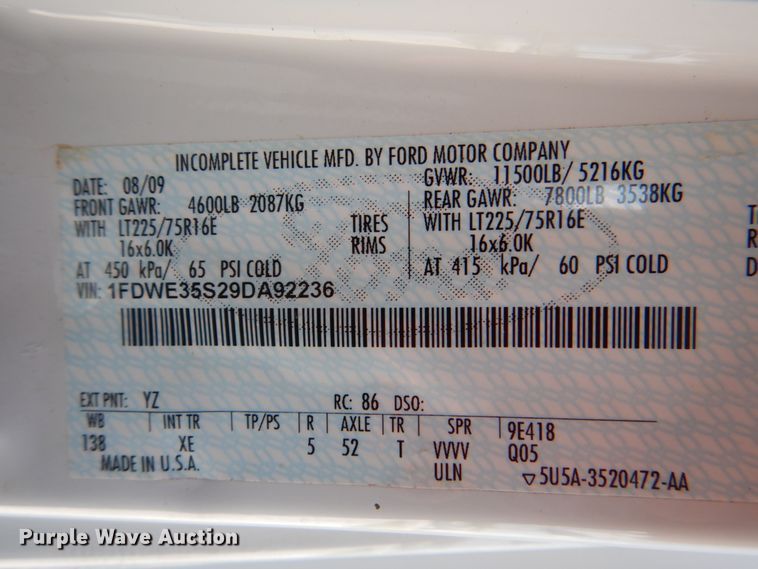 image for item HT9314 2010 Ford E350 Super Duty  shuttle bus